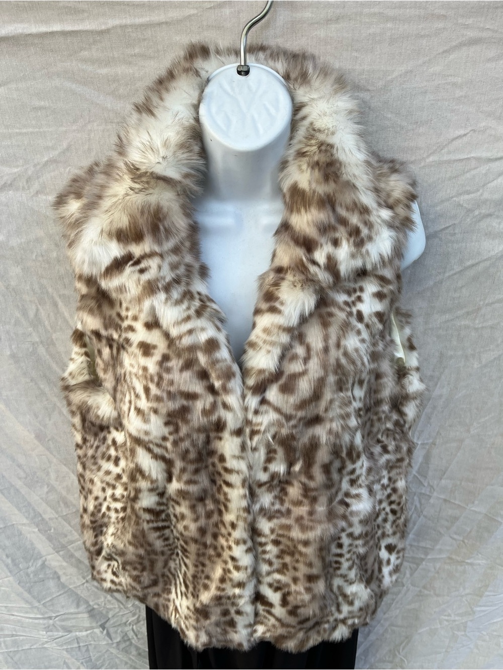 Med New Directions Faux Fur Snow Leopard Print Vest Cream & Brown Glam Mob Wife